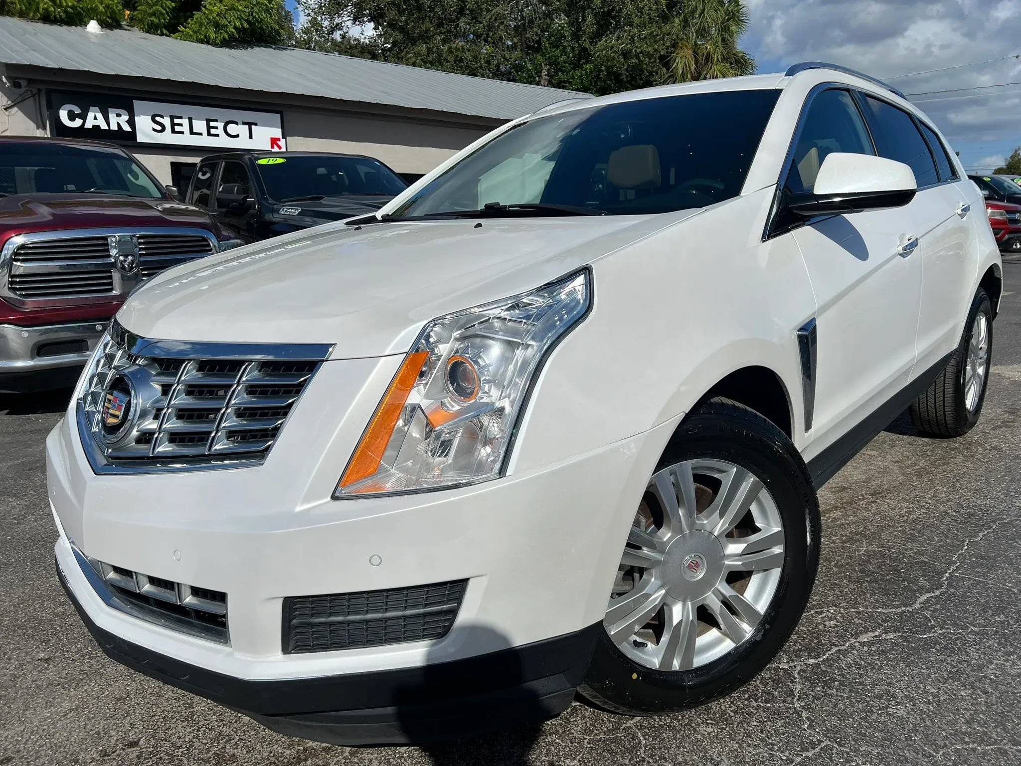 Used 2014 Cadillac SRX Luxury w/ Driver Awareness Package AWD/4WD image 1