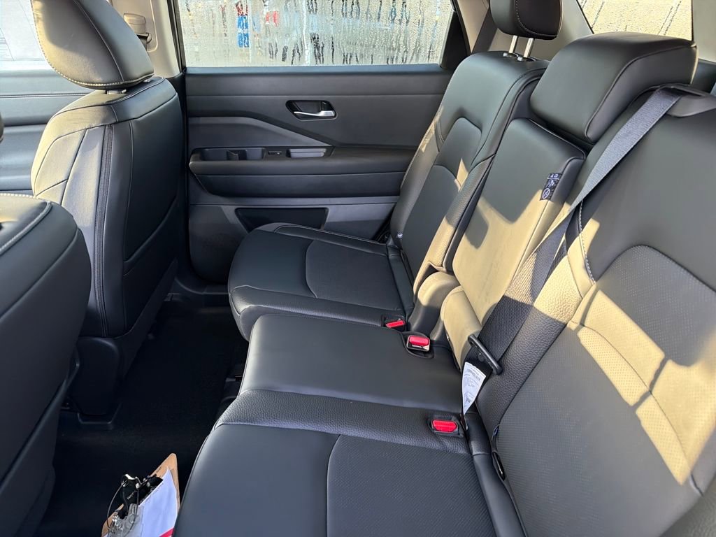 New 2026 Nissan Pathfinder SL image 29