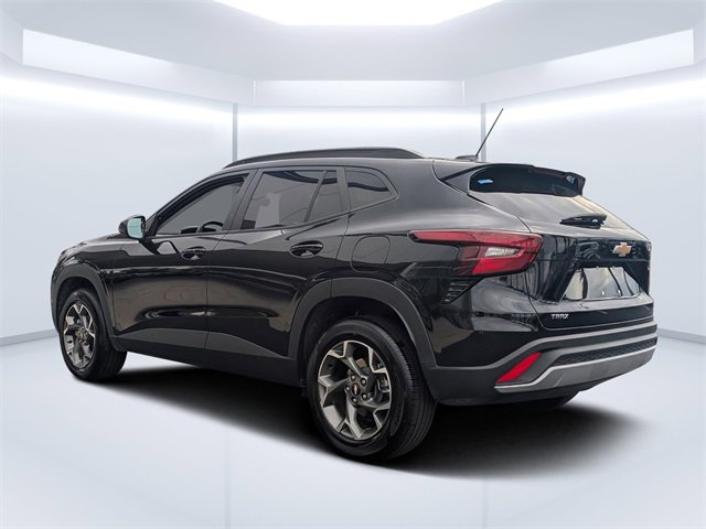 Used 2025 Chevrolet Trax LT w/ LT Convenience Package image 5