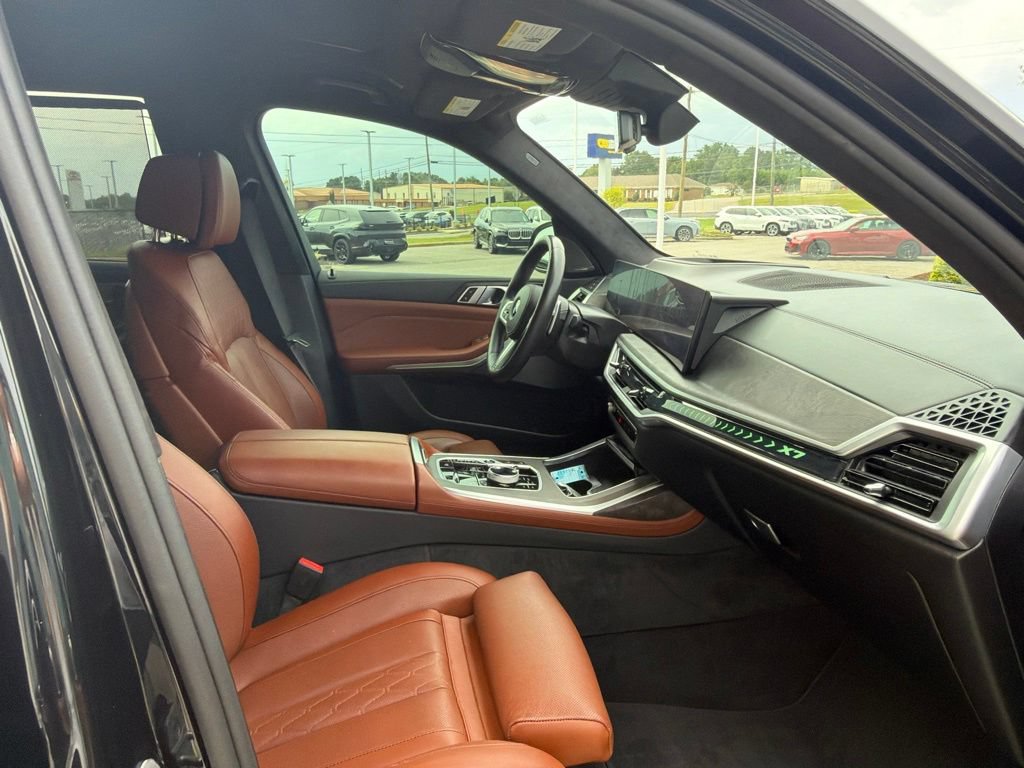 Used 2025 BMW X7 xDrive40i w/ M Sport Package AWD/4WD image 26
