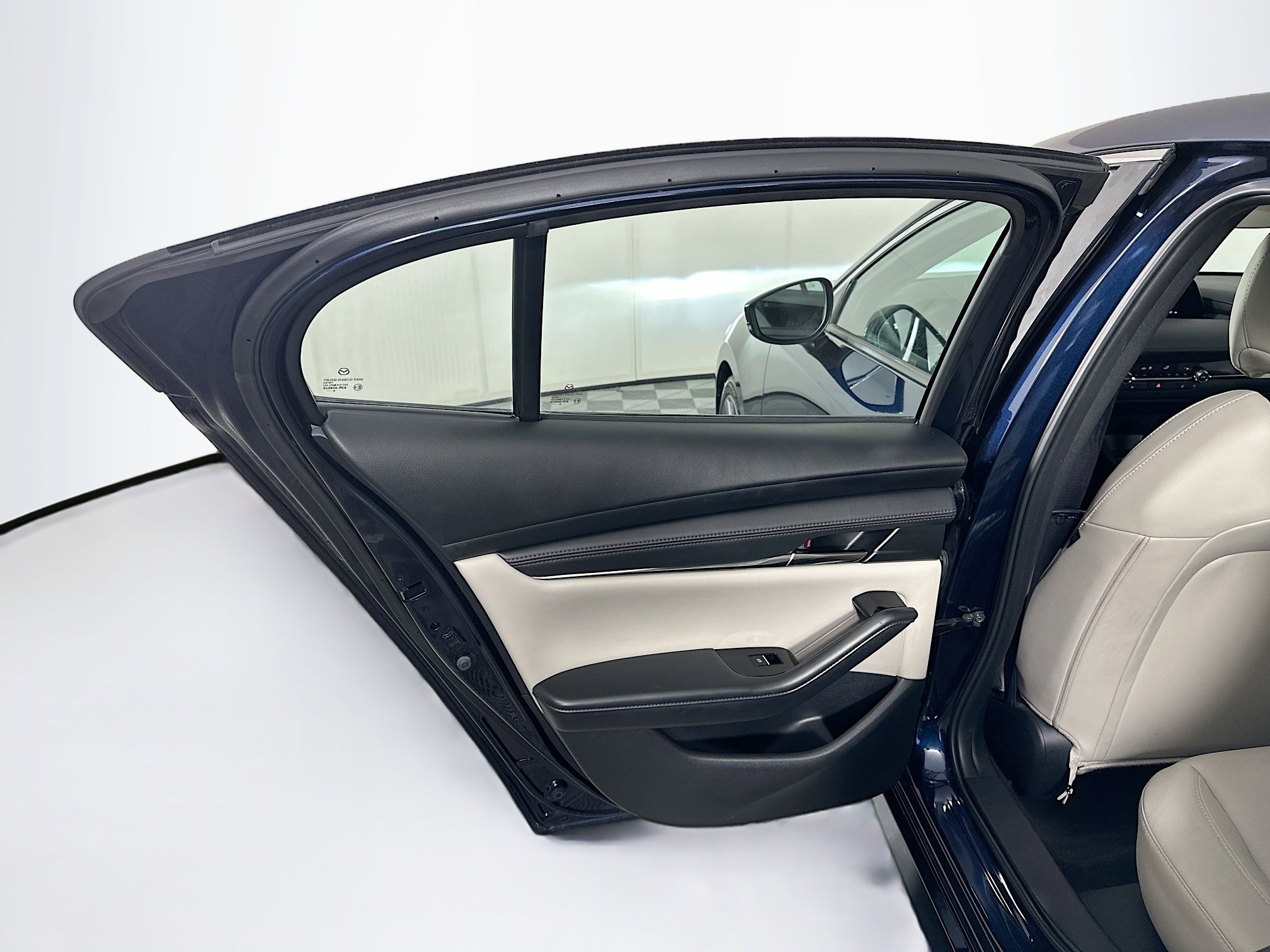 Used 2025 MAZDA MAZDA3 s image 24