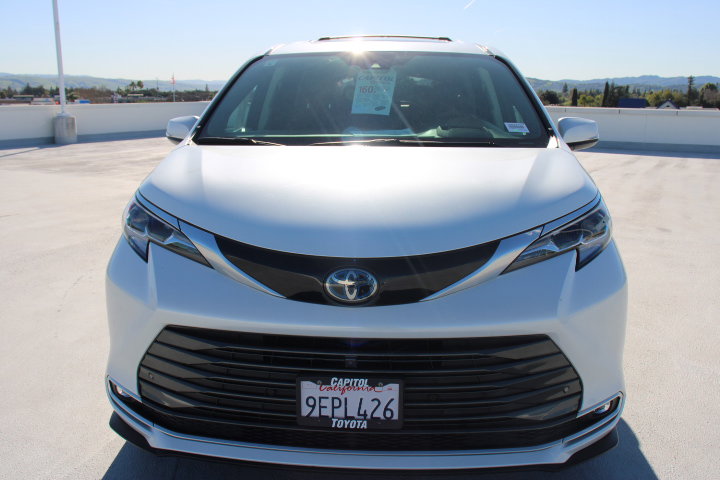 Certified 2023 Toyota Sienna Platinum image 7