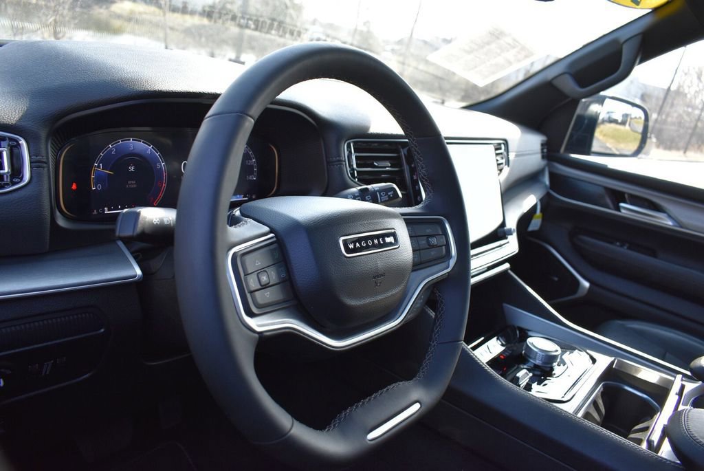 Used 2025 Jeep Wagoneer 4WD w/ Convenience Group I image 12