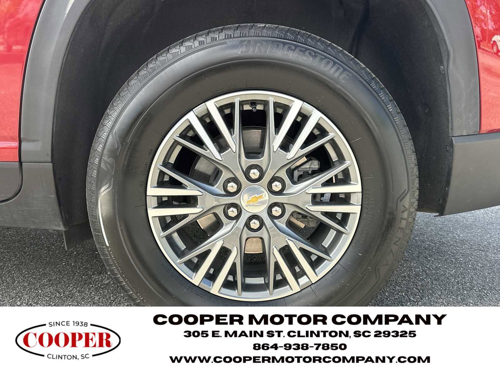 Used 2025 Chevrolet Traverse LT image 18