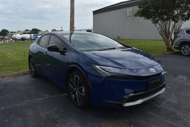 Used 2024 Toyota Prius XLE AWD/4WD image 3