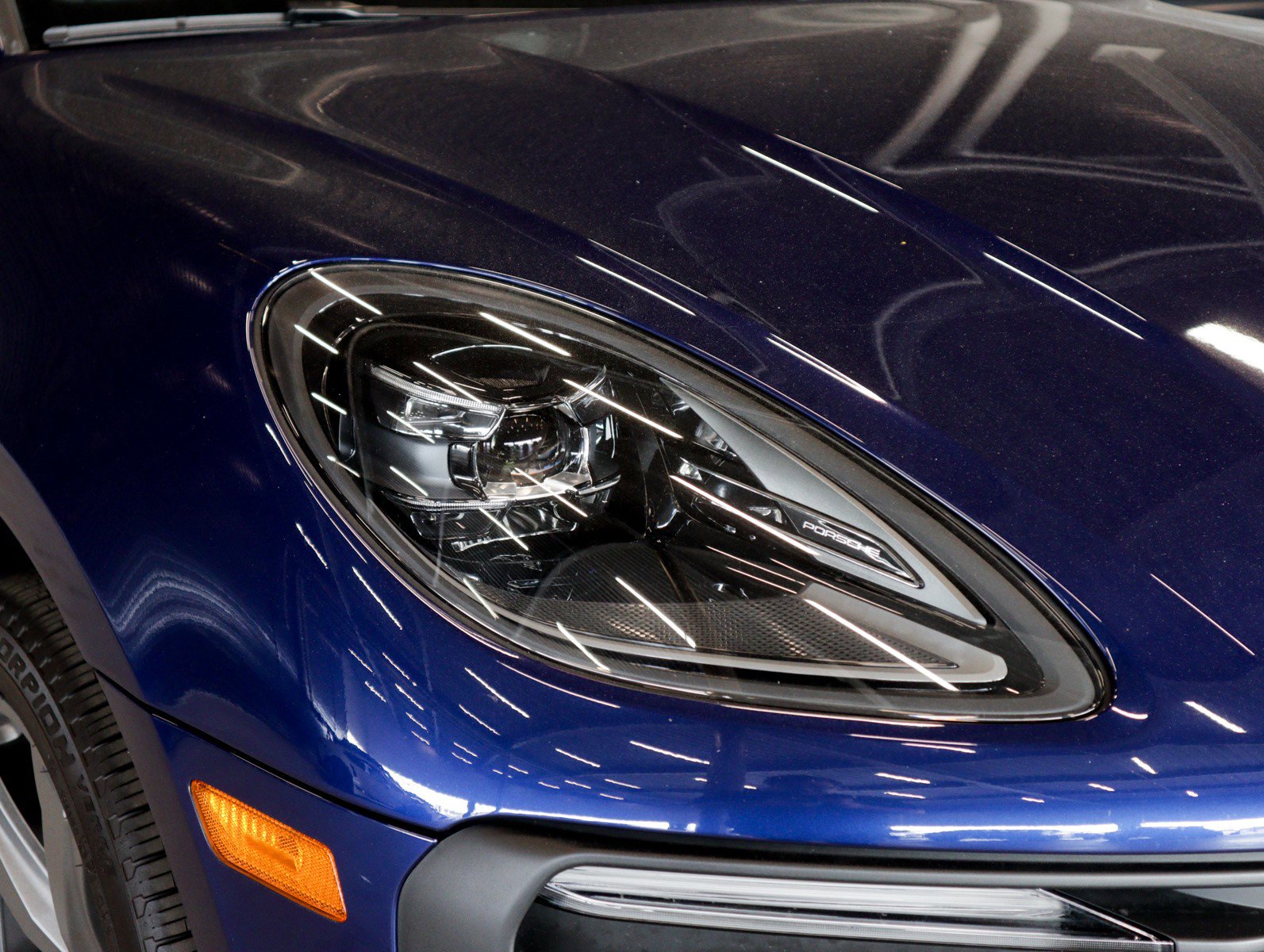 Certified 2025 Porsche Macan T image 30