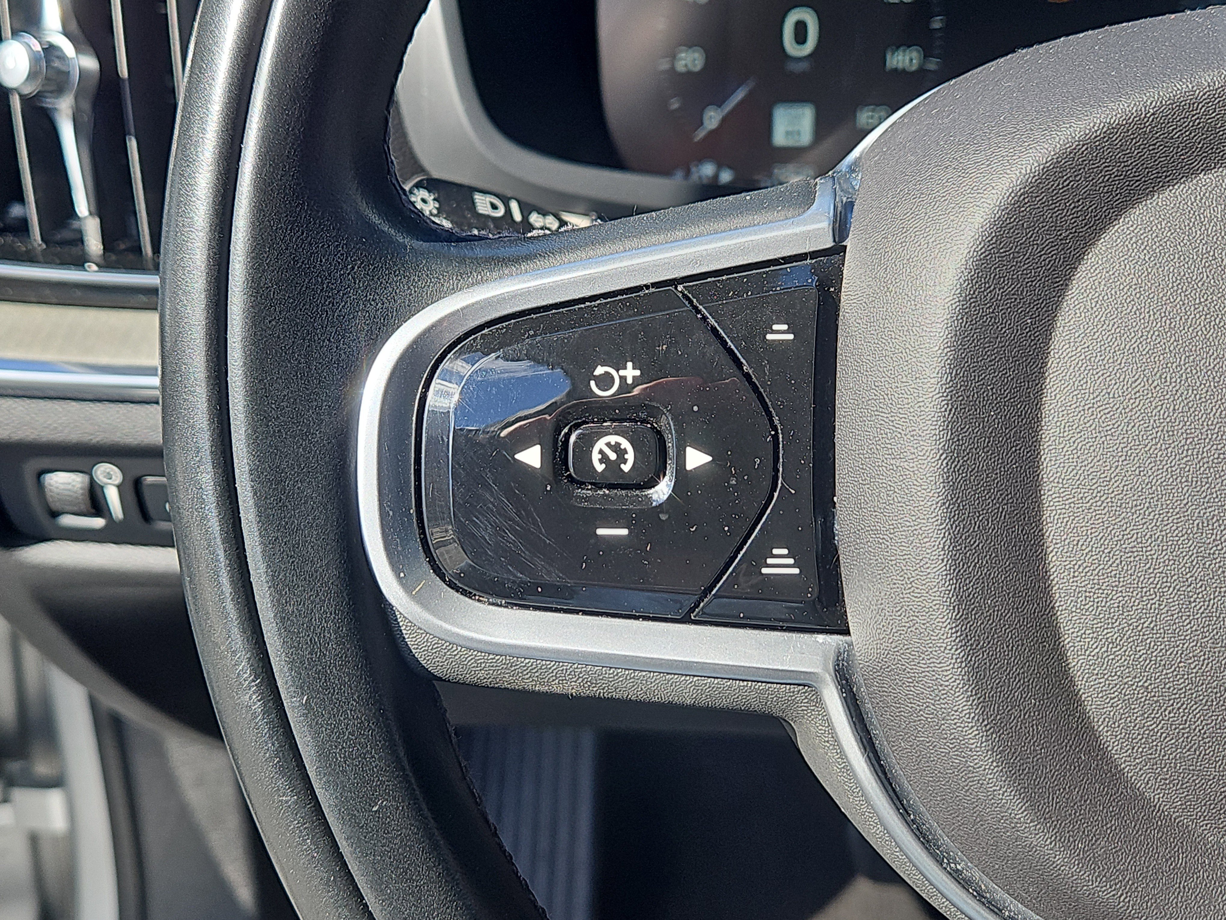 Used 2022 Volvo S60 T8 Inscription image 19