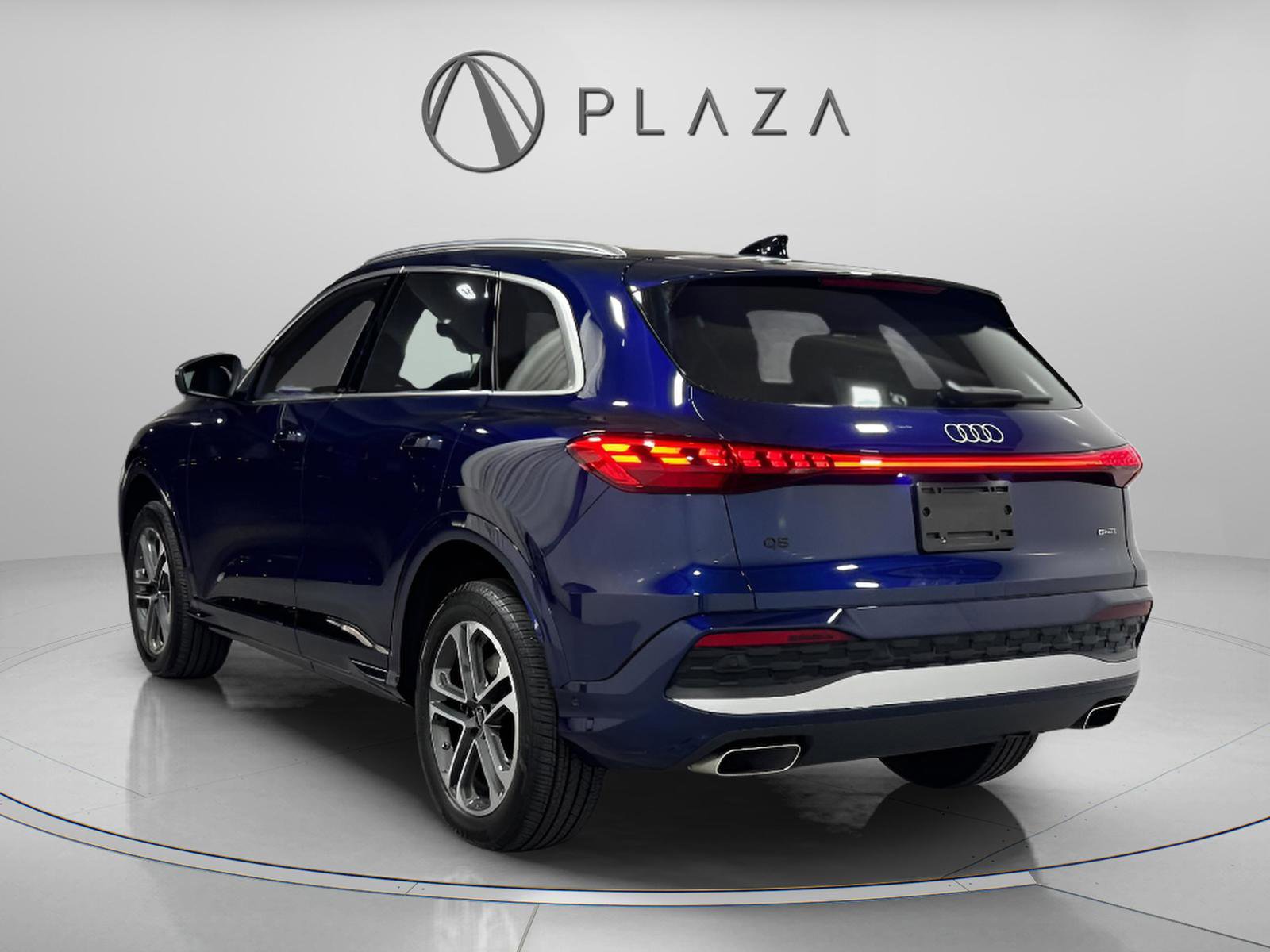 Certified 2025 Audi Q5 Premium w/ Convenience Package image 3