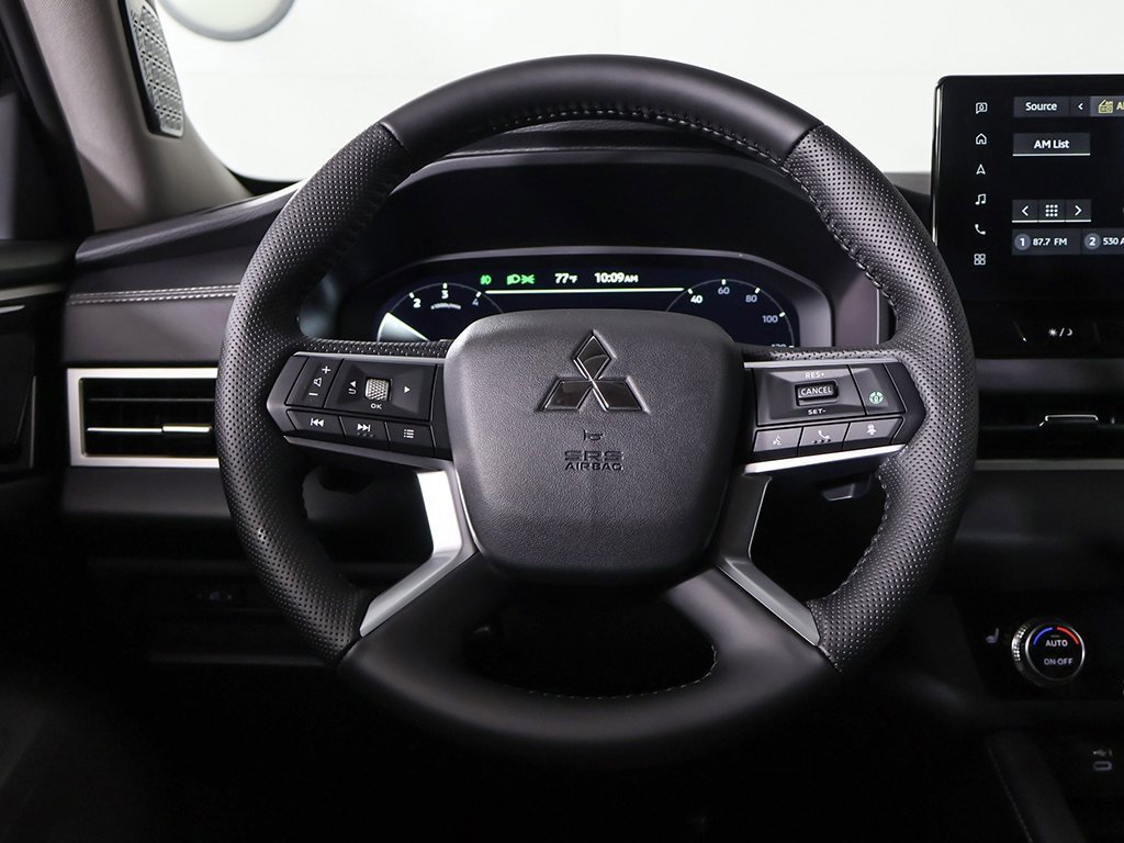 New 2025 Mitsubishi Outlander SE image 42