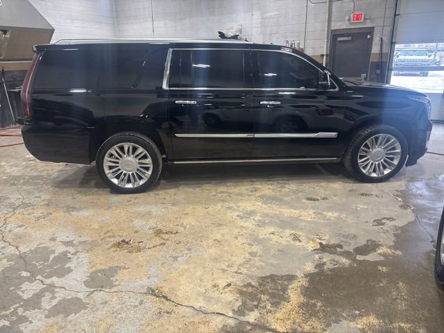 Used 2020 Cadillac Escalade ESV Platinum image 2
