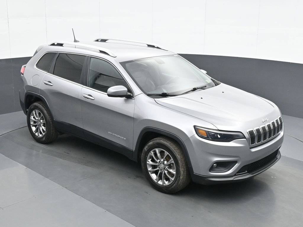 Used 2019 Jeep Cherokee Latitude Plus w/ Cold Weather Group AWD/4WD image 24