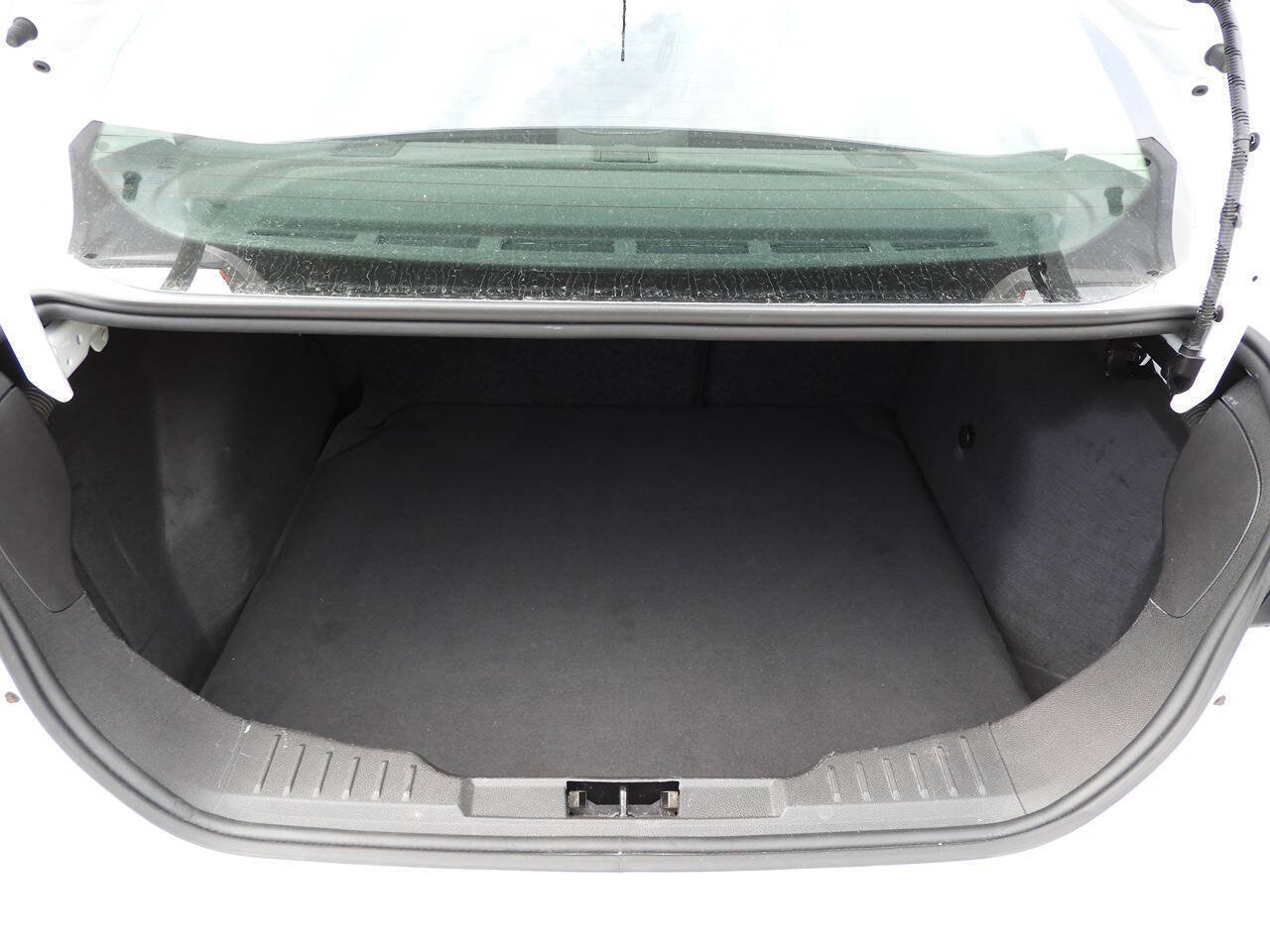 Used 2018 Ford Focus SE w/ Cold Weather Package FWD image 24