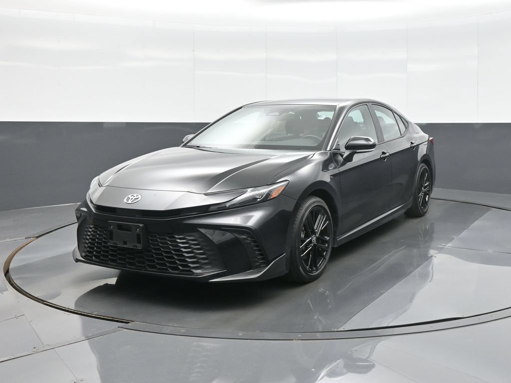 Used 2025 Toyota Camry SE FWD image 3