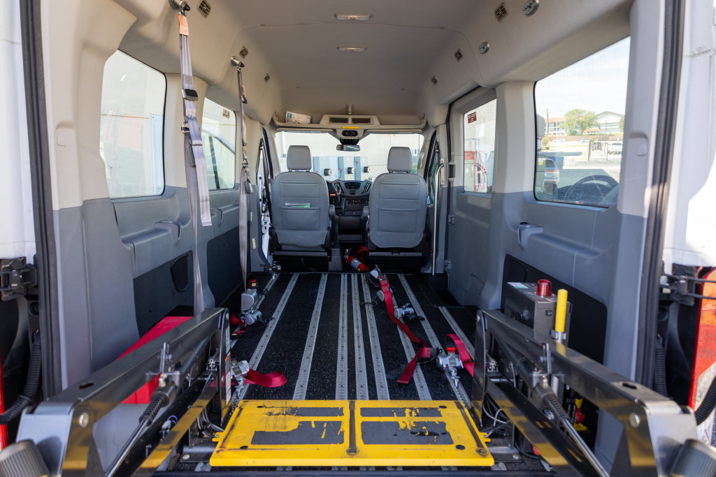 Used 2018 Ford Transit 150 XL RWD image 20