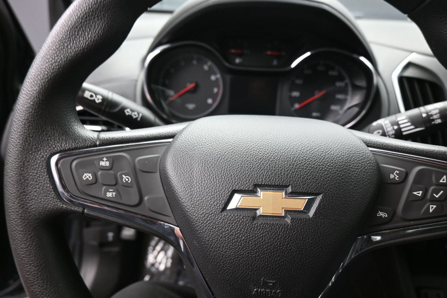 Used 2019 Chevrolet Cruze LT w/ Convenience Package FWD image 16