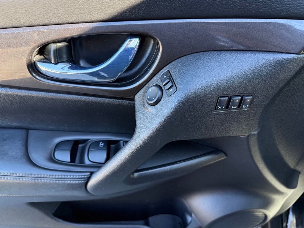 Used 2019 Nissan Rogue SV w/ Premium Package AWD/4WD image 19