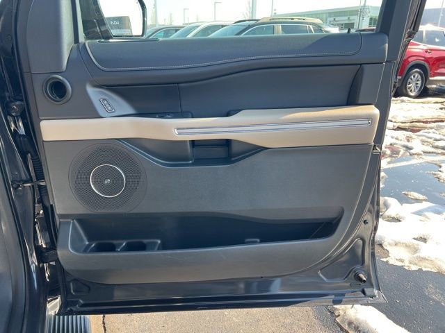 Used 2024 Ford Expedition Limited image 35