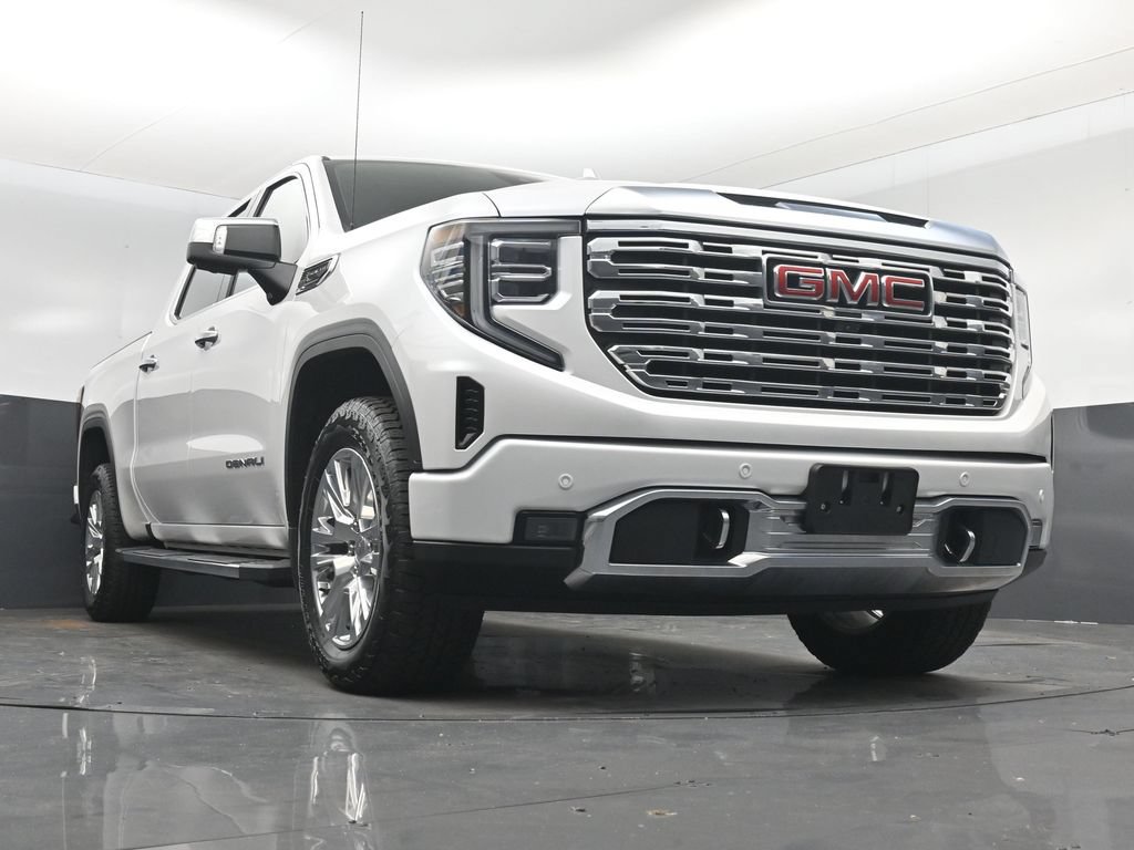 Used 2025 GMC Sierra 1500 Denali w/ Technology Package AWD/4WD image 32