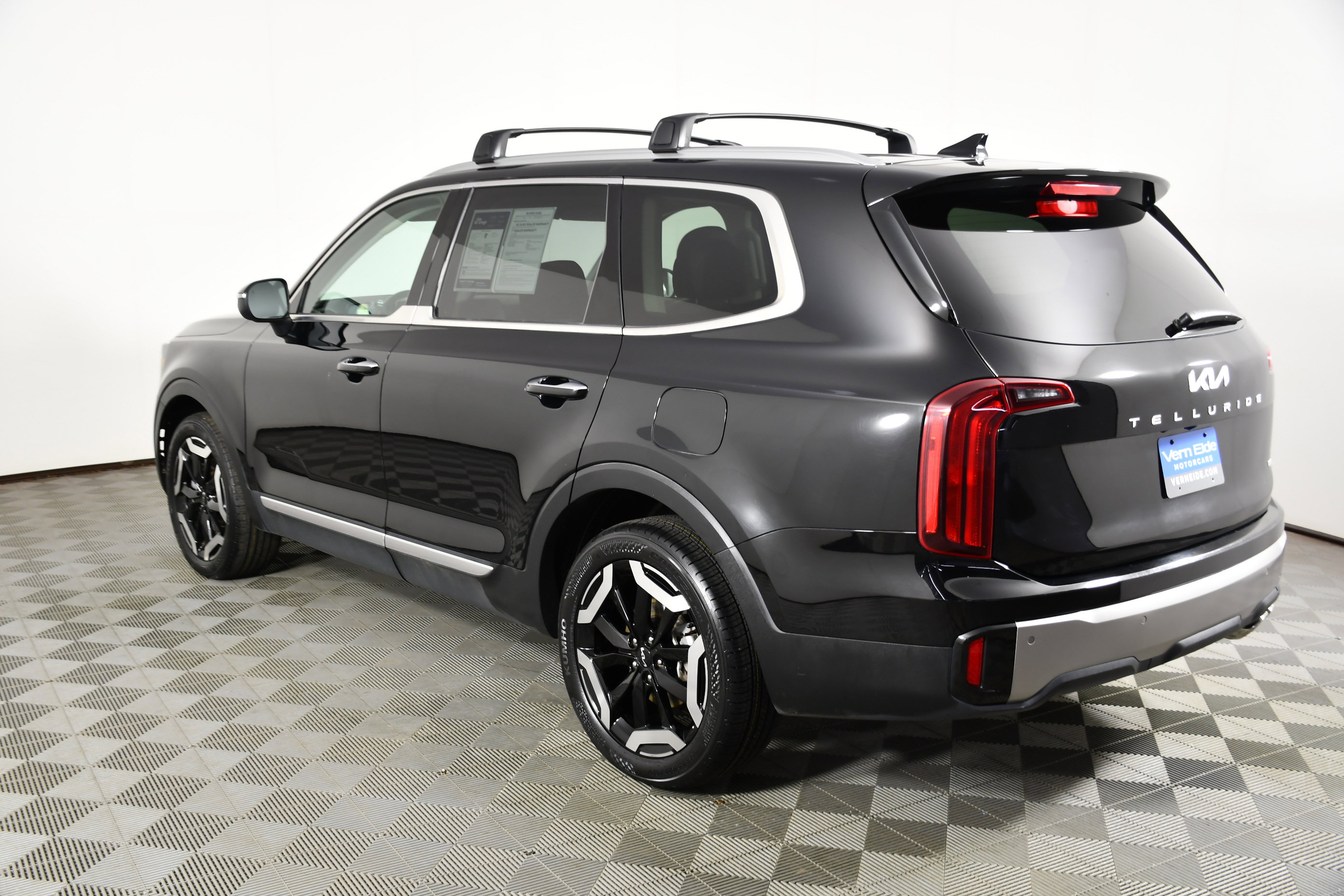 Used 2025 Kia Telluride S image 8