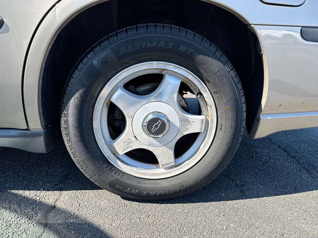 Used 2003 Chevrolet Impala w/ Preferred Equipment Group image 25