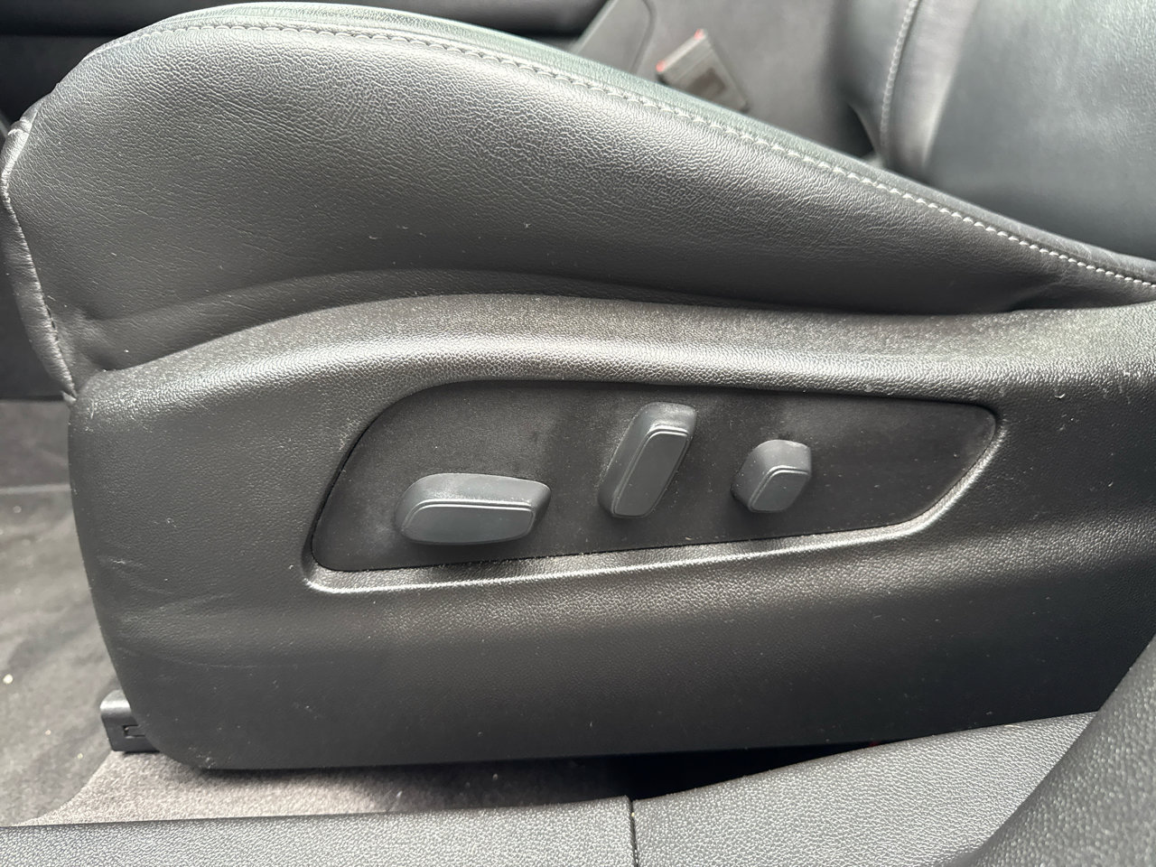 Used 2020 Cadillac XT4 Premium Luxury w/ Driver Awareness Package image 18