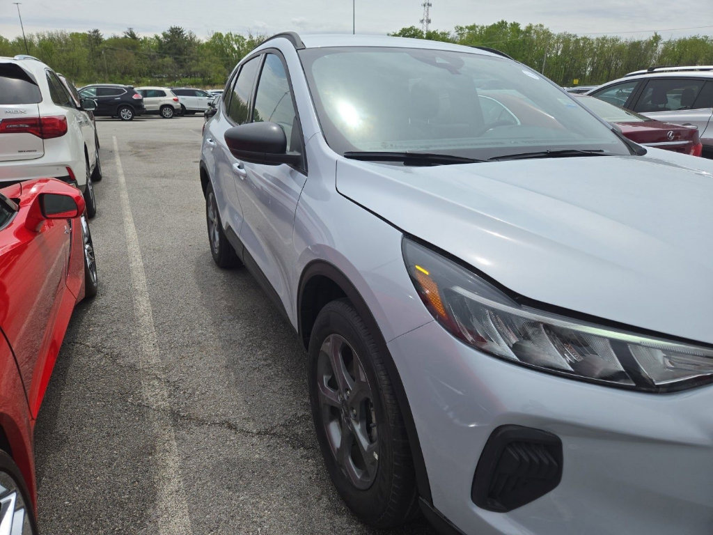 Used 2026 Ford Escape ST-Line AWD/4WD image 2