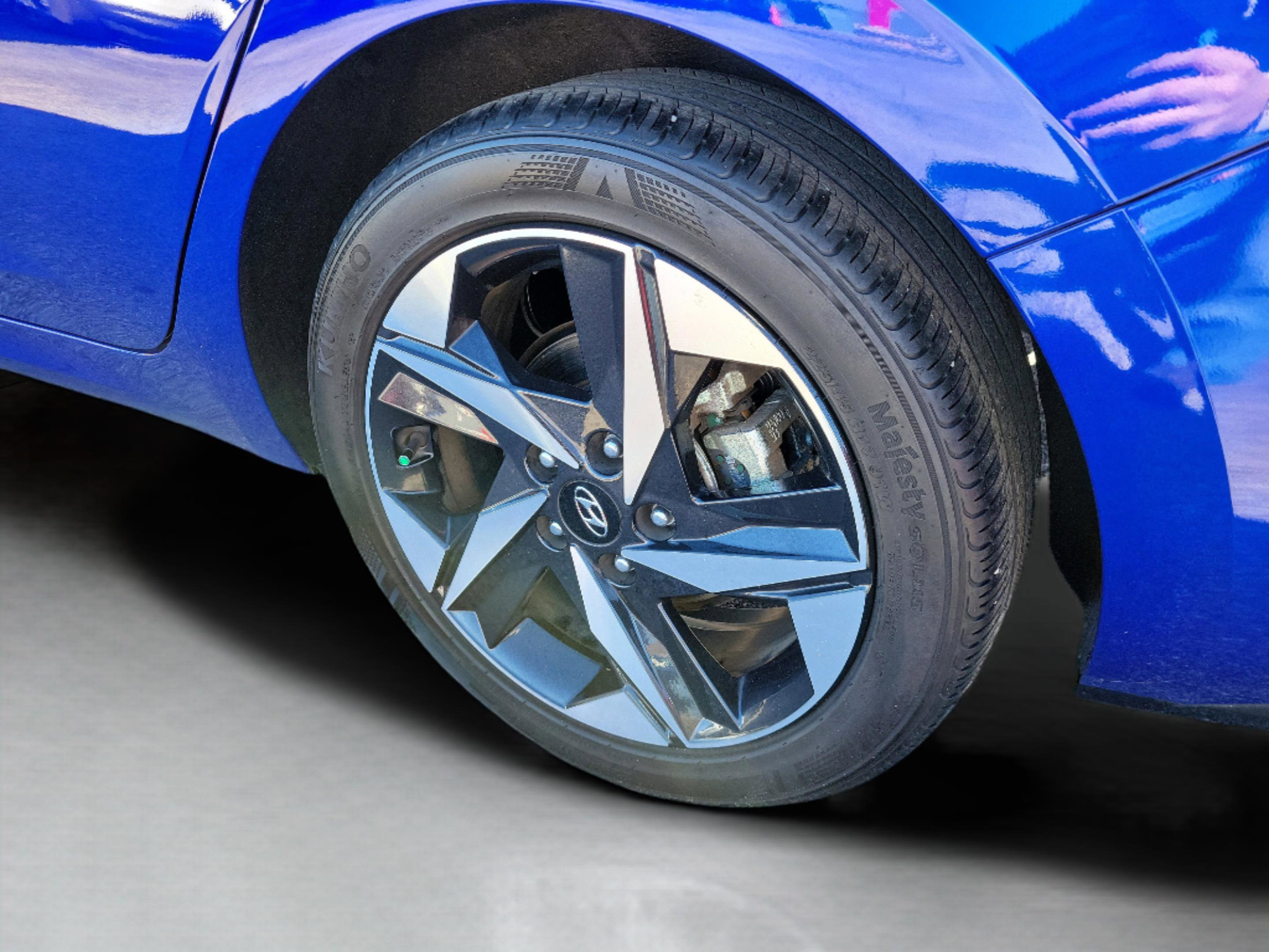 Used 2023 Hyundai Elantra Limited image 8