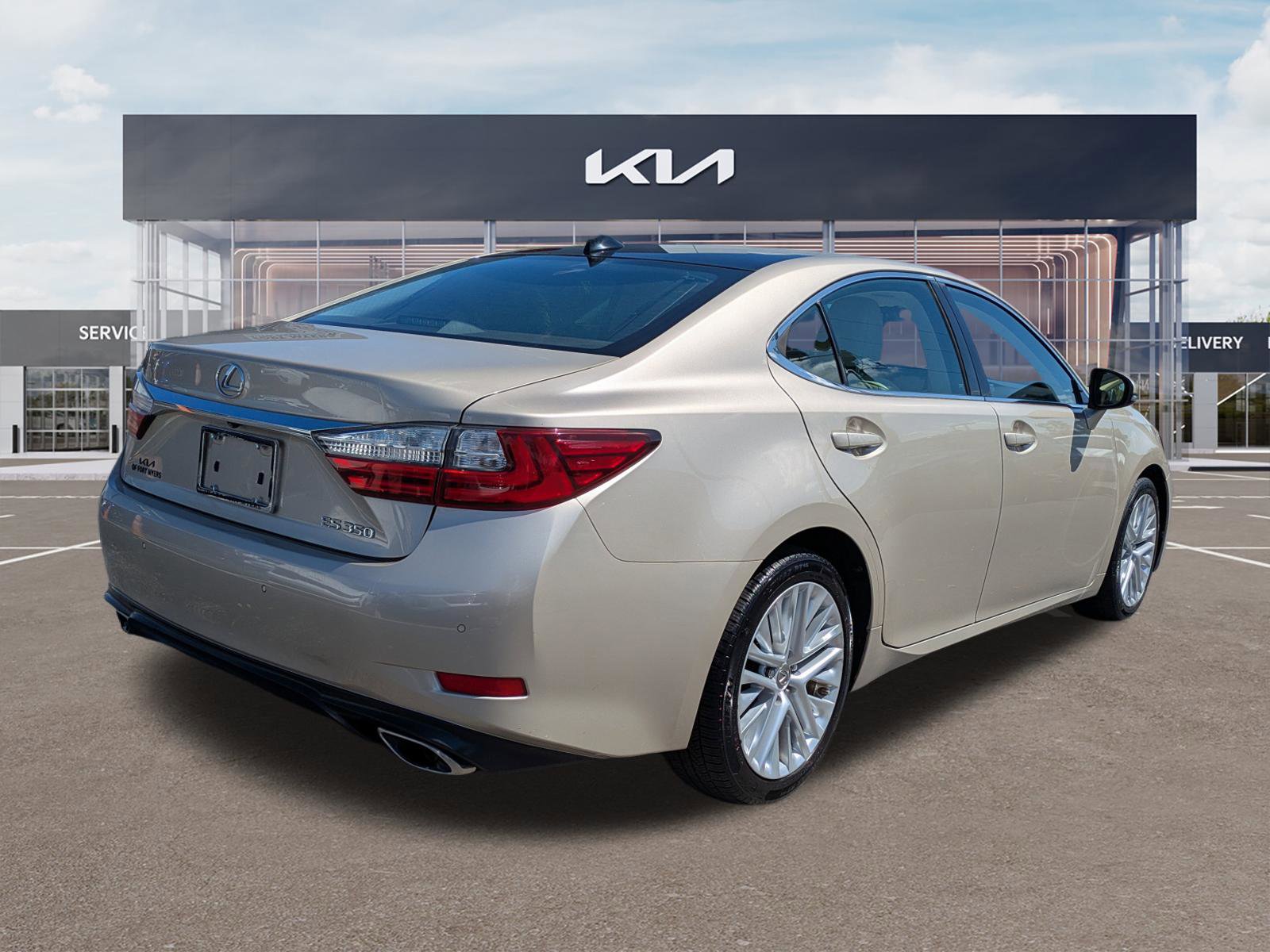 Used 2016 Lexus ES 350 w/ Luxury Package w/Wood Trim image 4
