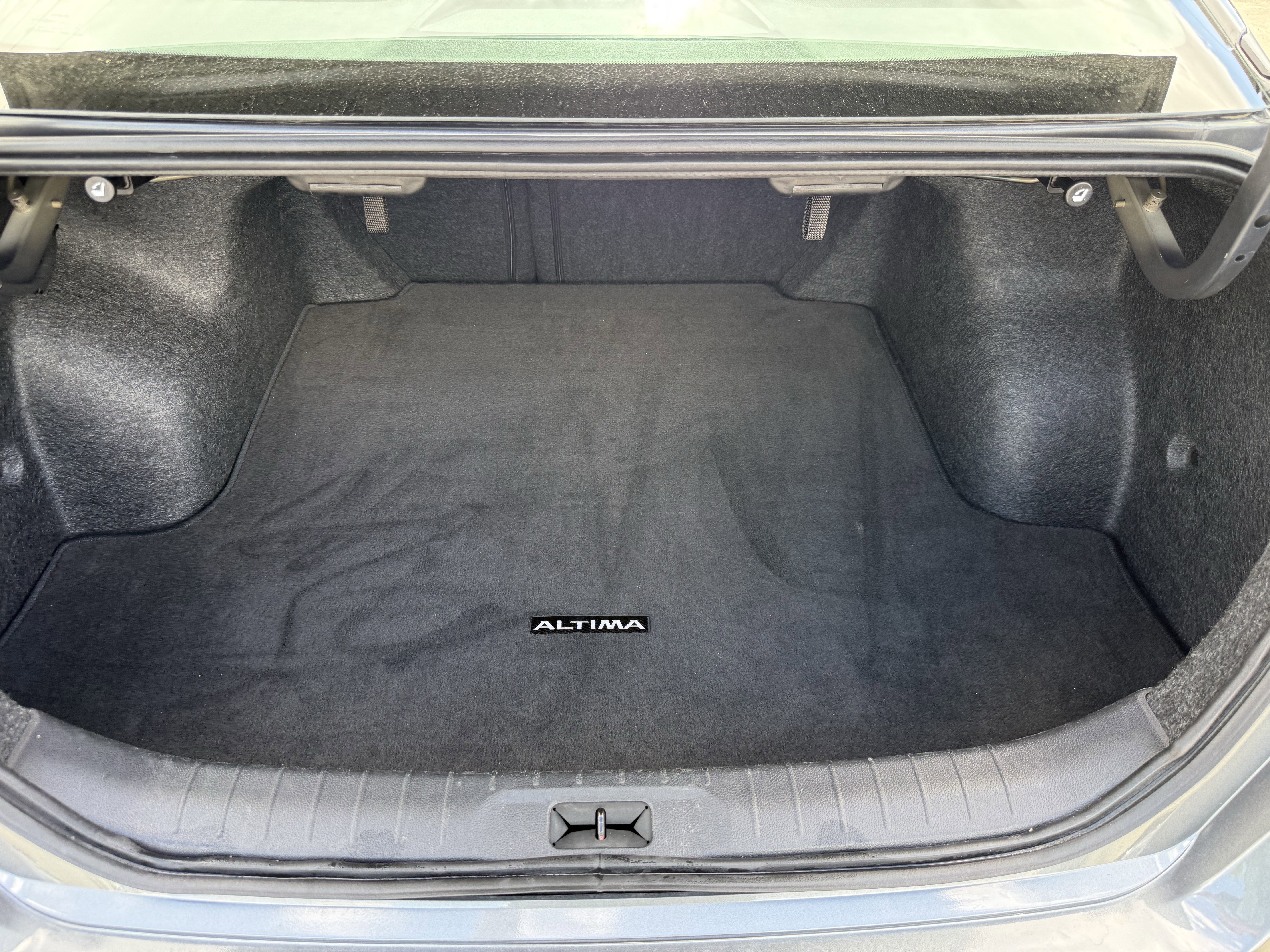 Used 2025 Nissan Altima 2.5 SV FWD image 31