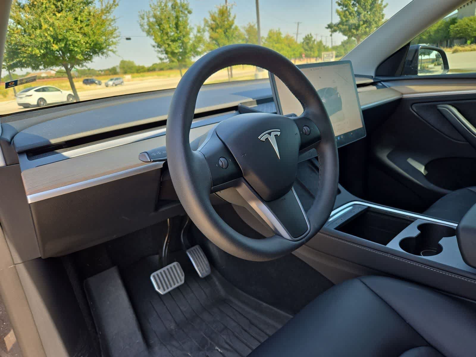 Used 2024 Tesla Model Y 2WD image 2