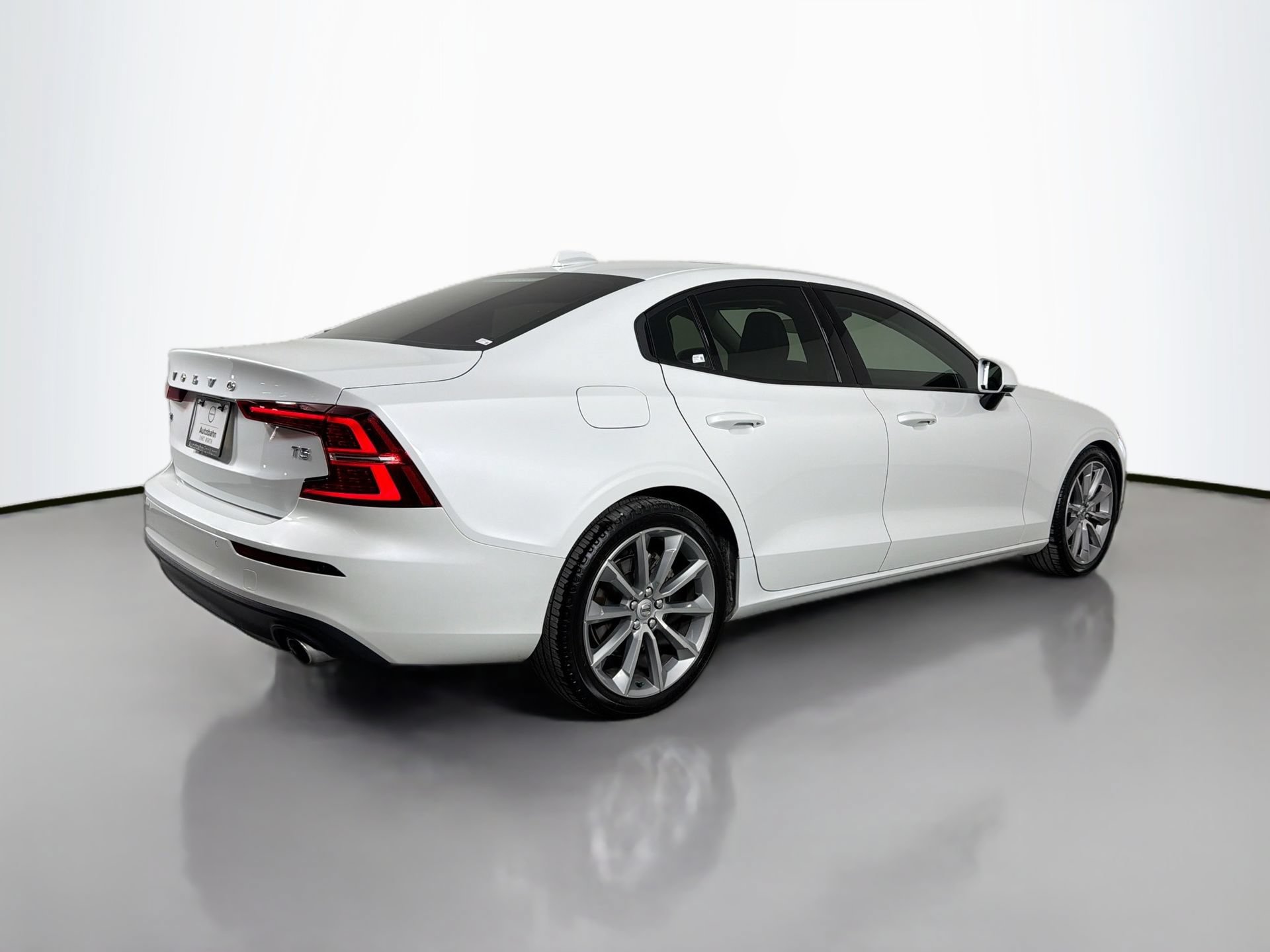 Used 2020 Volvo S60 T5 Momentum FWD image 6