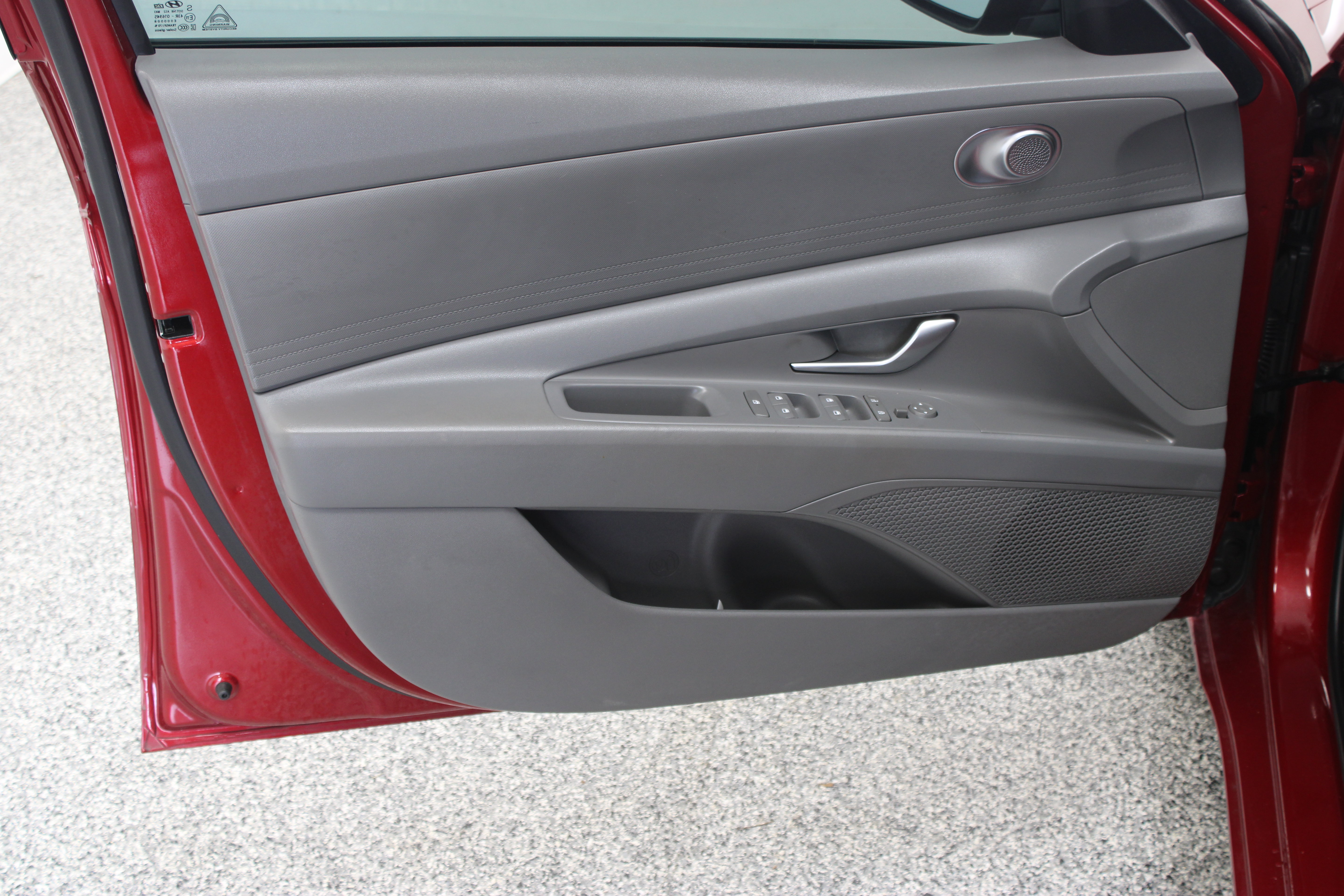 Used 2025 Hyundai Elantra SE FWD image 12