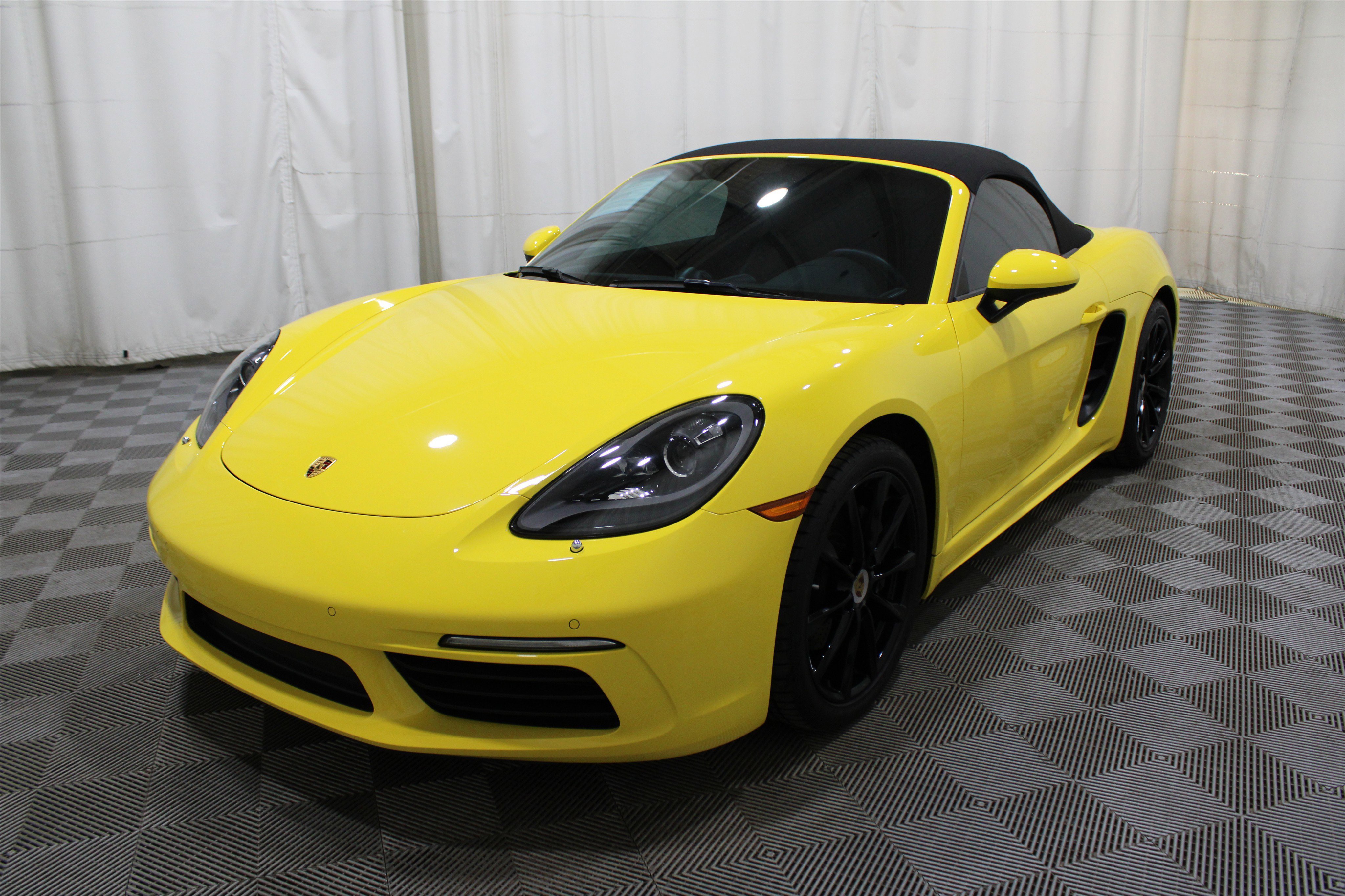 Used 2023 Porsche 718 Boxster w/ Sport Chrono Package image 32