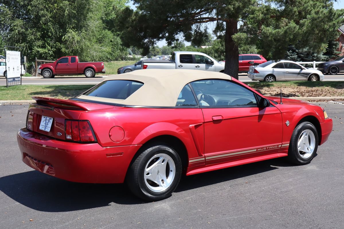 Used 1999 Ford Mustang Convertible RWD image 4