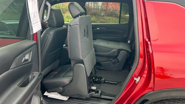 Certified 2024 Chevrolet Traverse RS image 39