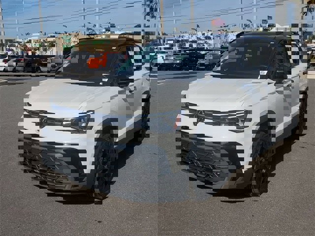 Certified 2025 Volkswagen Taos SE image 2