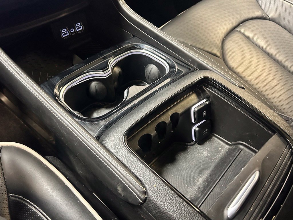 Used 2025 Chrysler Pacifica Premium FWD image 21