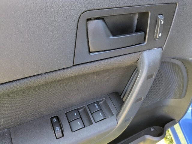 Used 2010 Ford Focus SE FWD image 13