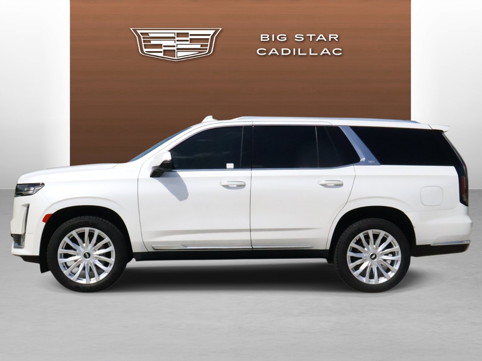Used 2022 Cadillac Escalade Luxury RWD image 2