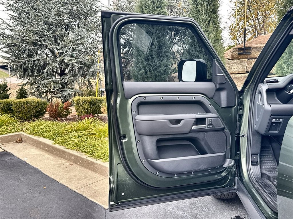 Used 2026 Land Rover Defender 110 S image 17