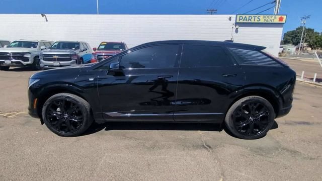 Used 2025 Cadillac Optiq Sport 2 w/ LPO, ONYX Package AWD/4WD image 5