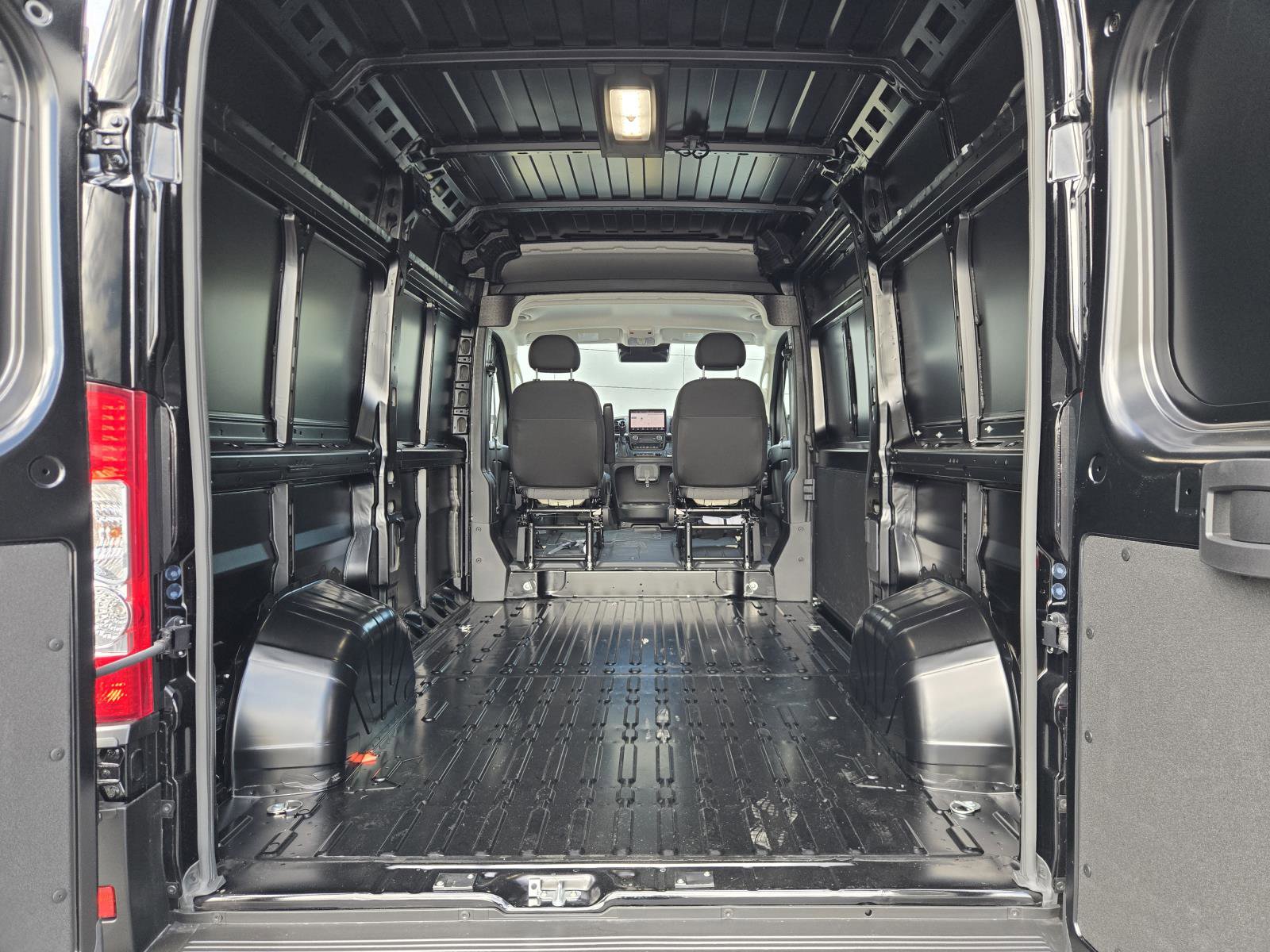 New 2026 RAM ProMaster 1500 w/ Quick Order Package 22G SLT image 27