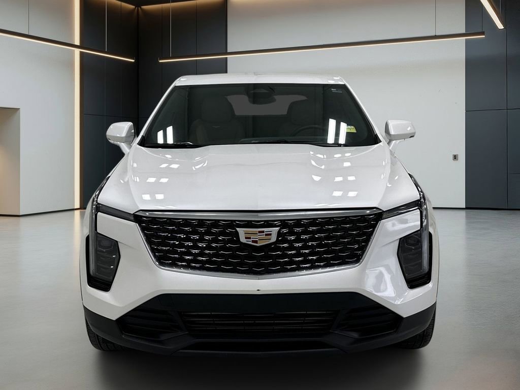 Used 2024 Cadillac XT4 Luxury w/ Cold Weather Package image 4
