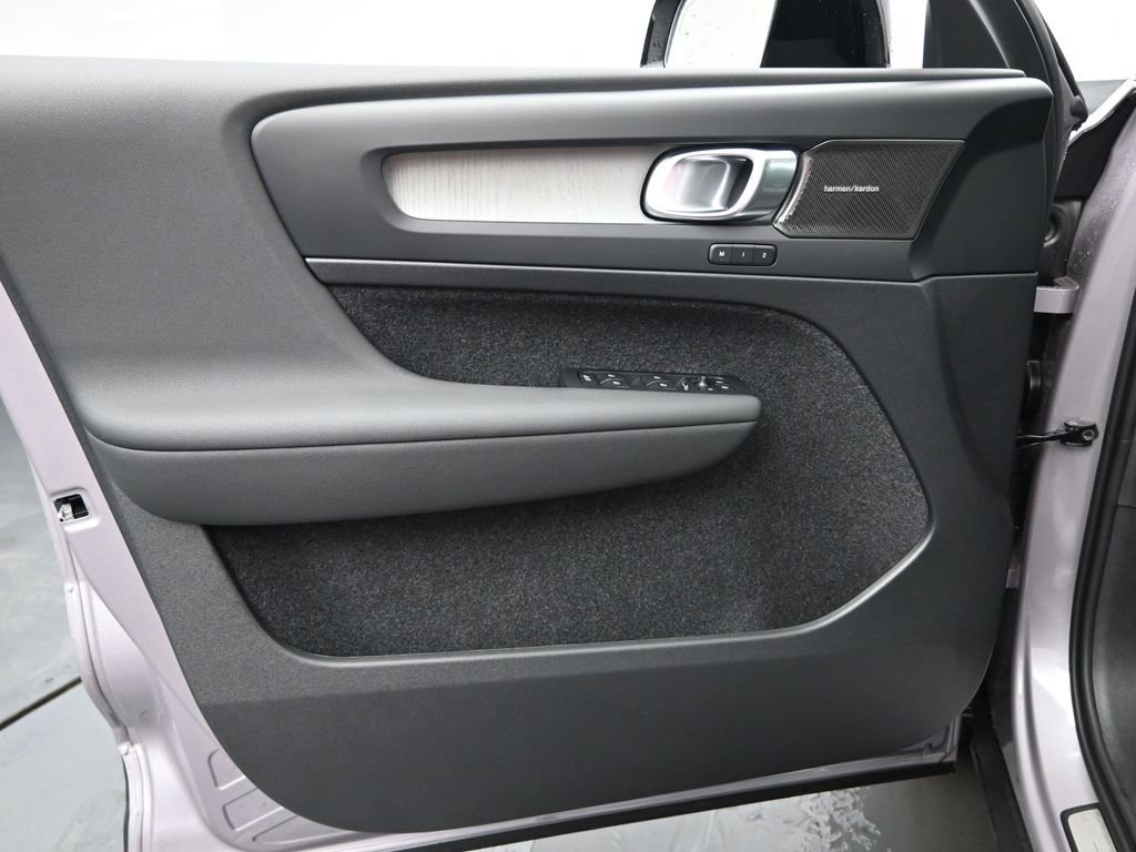 New 2026 Volvo XC40 B5 Ultra w/ Protection Package Premier image 22