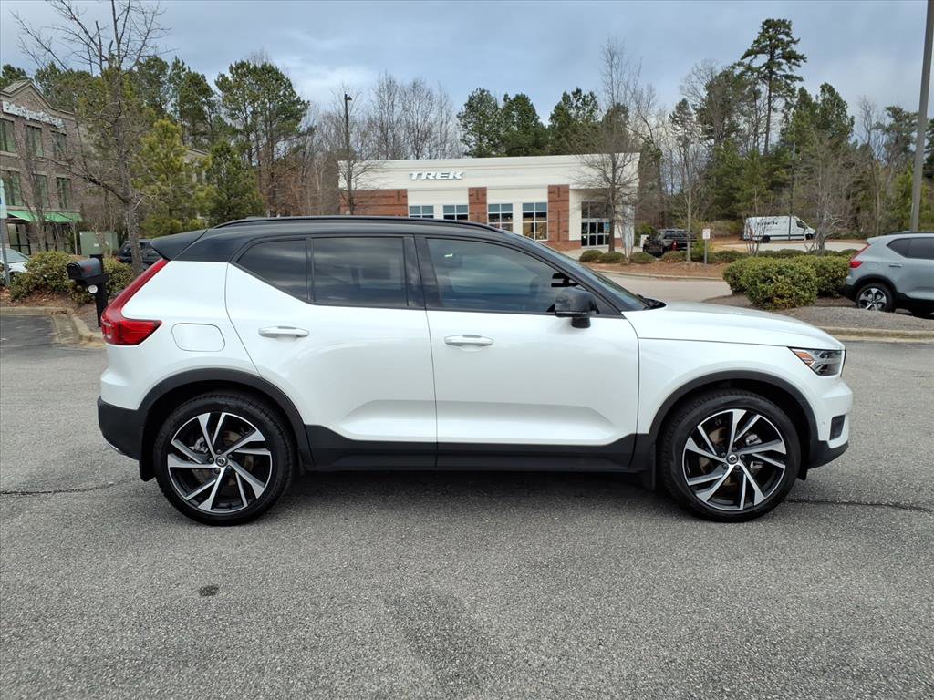 Used 2020 Volvo XC40 T4 R-Design w/ Protection Package Premier image 2