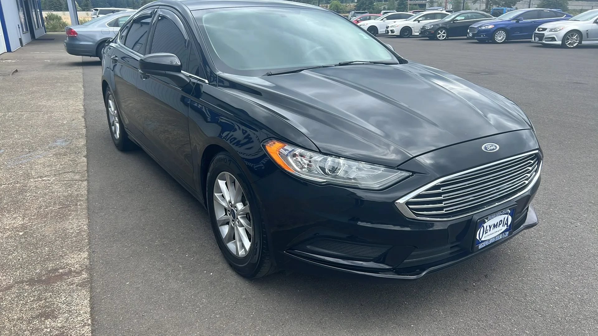 Used 2017 Ford Fusion SE FWD image 3