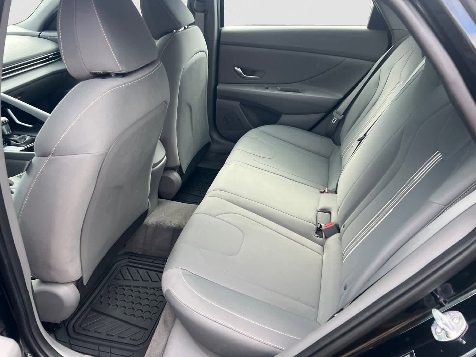 Used 2022 Hyundai Elantra SEL w/ Convenience Package FWD image 11