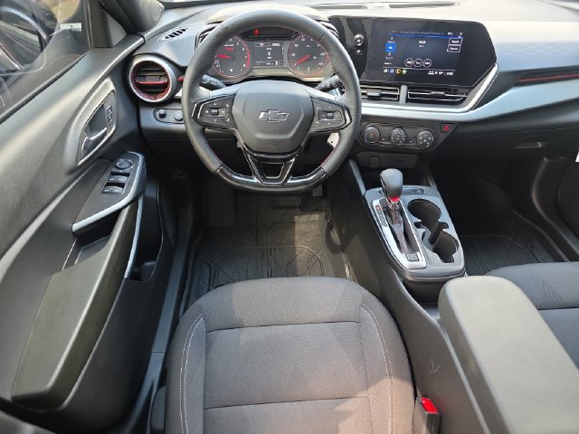 Used 2026 Chevrolet Trax RS w/ Sunroof Package FWD image 11