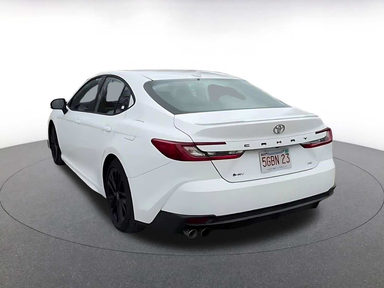 Used 2025 Toyota Camry SE FWD image 11