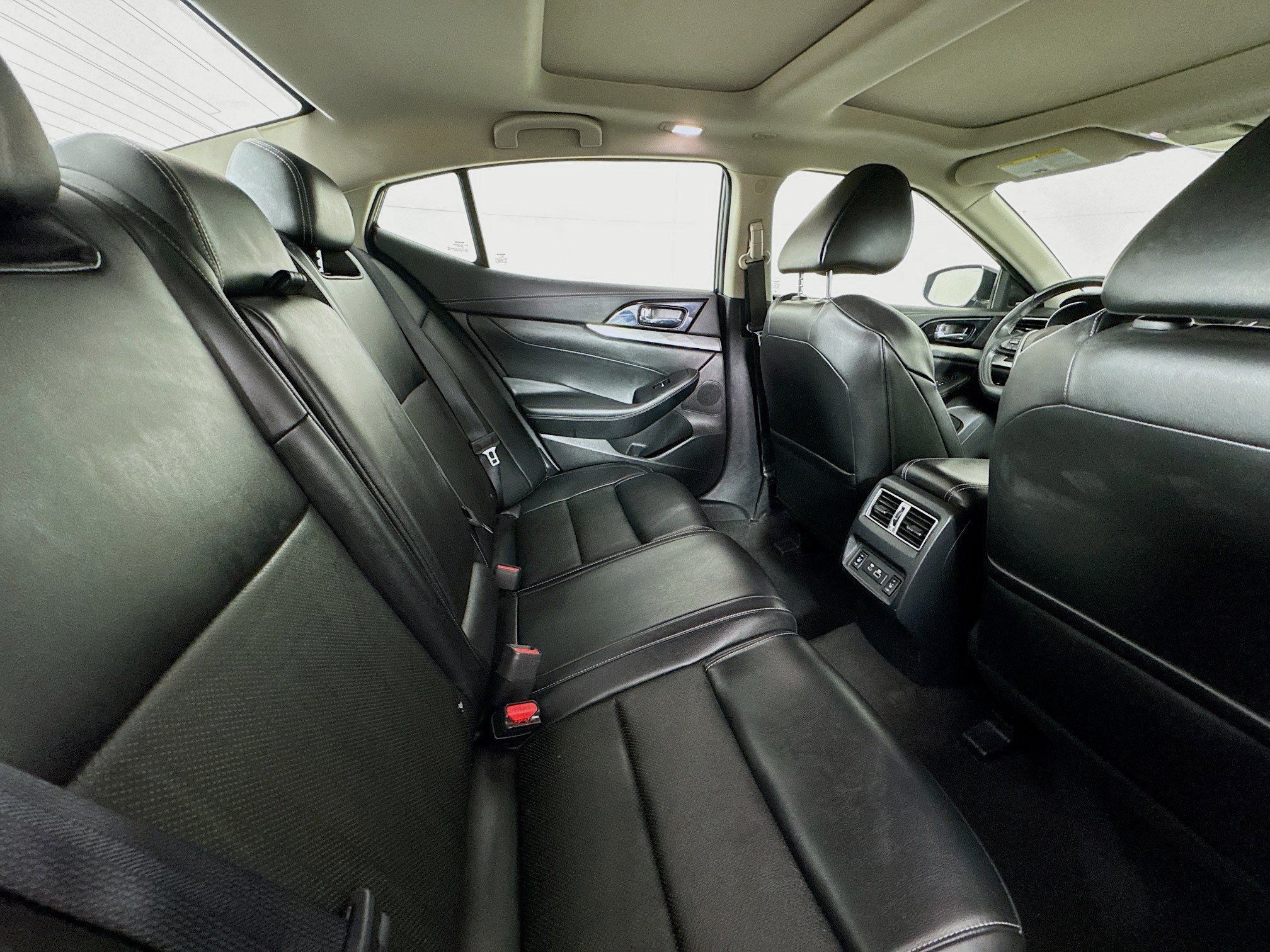 Used 2022 Nissan Maxima SL FWD image 42